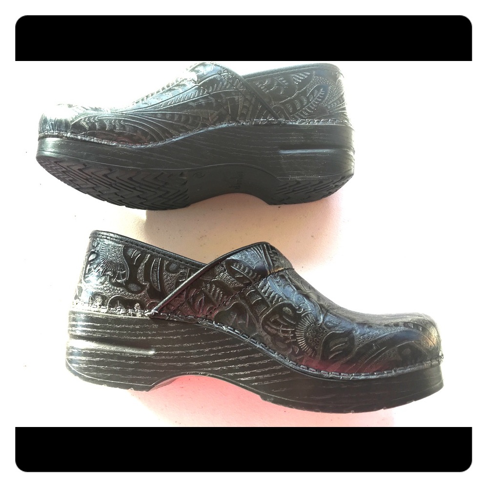 Dansko nursing shoes. Like new